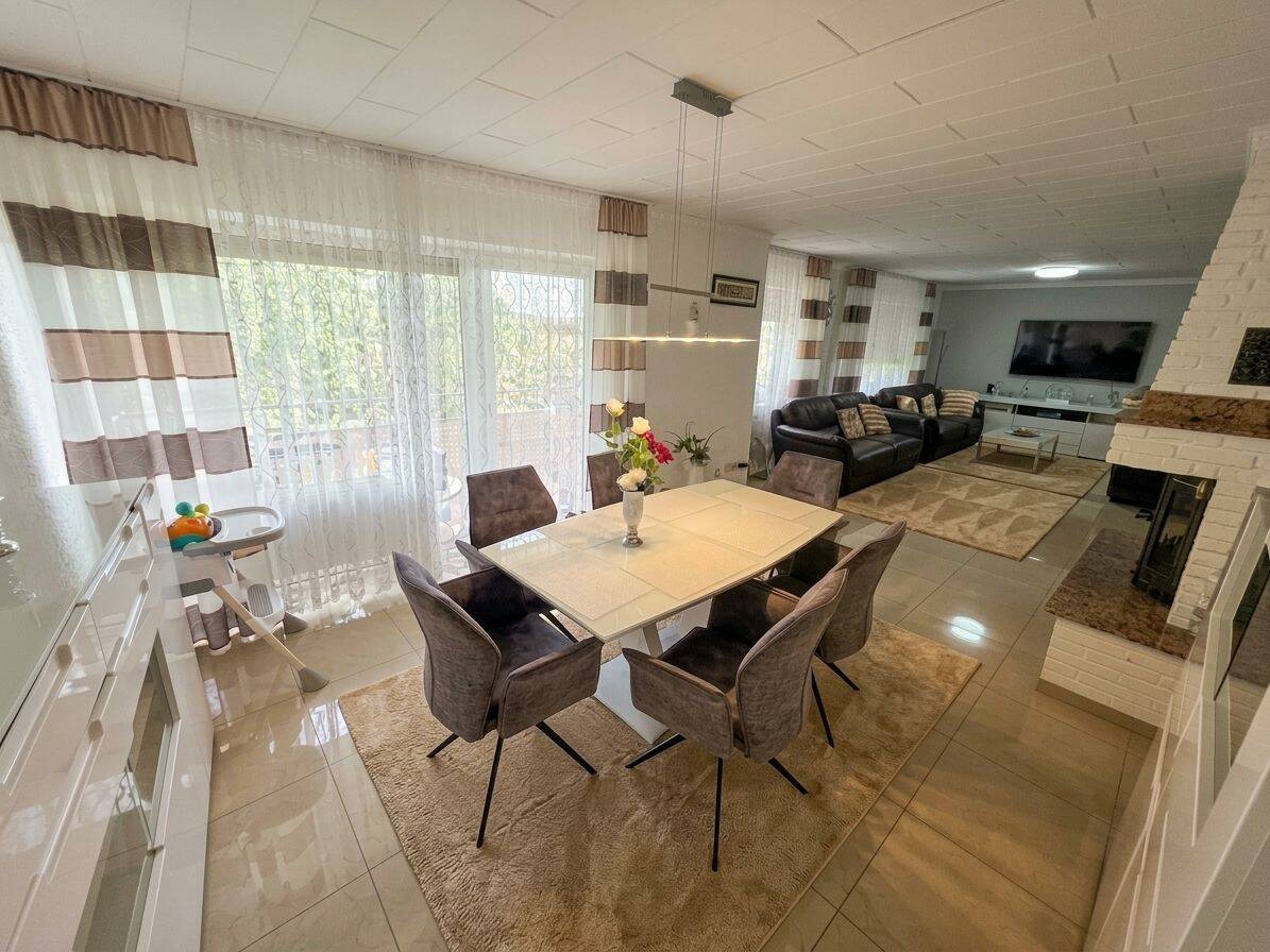 Siegburg-Stallberg: Sonnige 4-Zimmer-Wohnung – Balkon & Aufzug, 53721 Siegburg