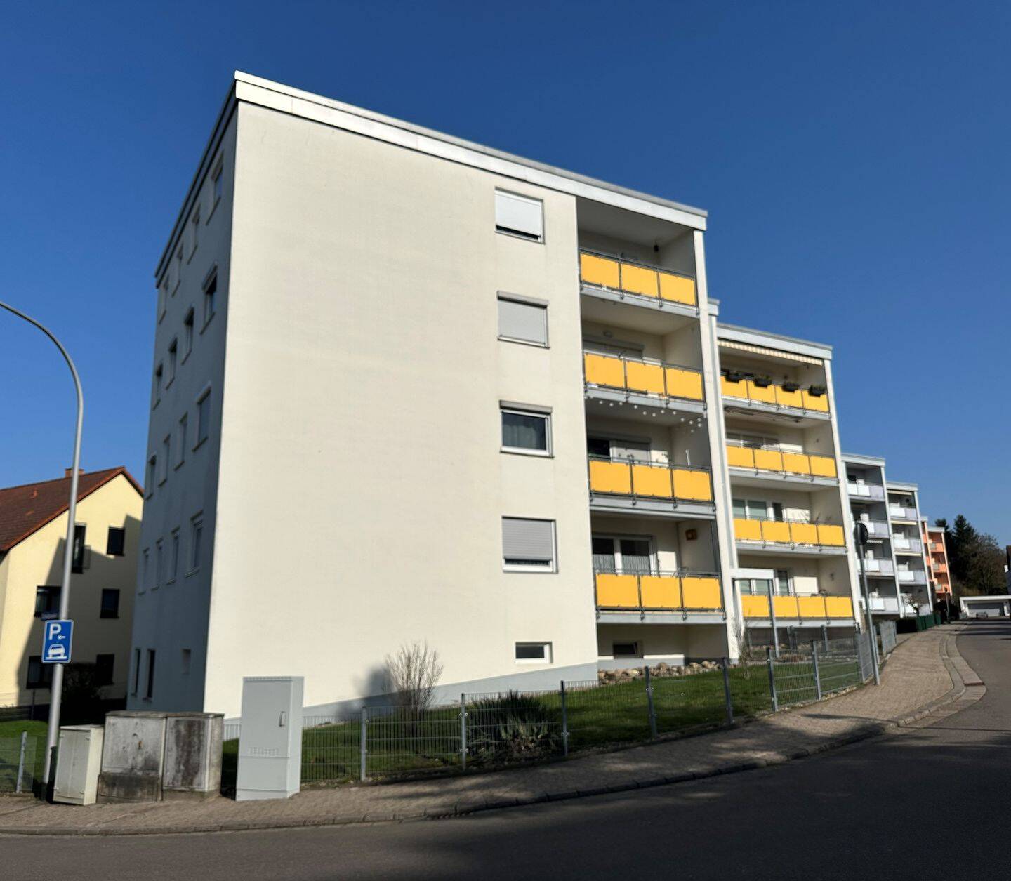 NEUER PREIS !! Gepflegte 2 ZKB Eigentumswohnung mit Loggia und Aufzug in ruhiger, zentraler Lage von Dudweiler Süd, 66125 Saarbrücken