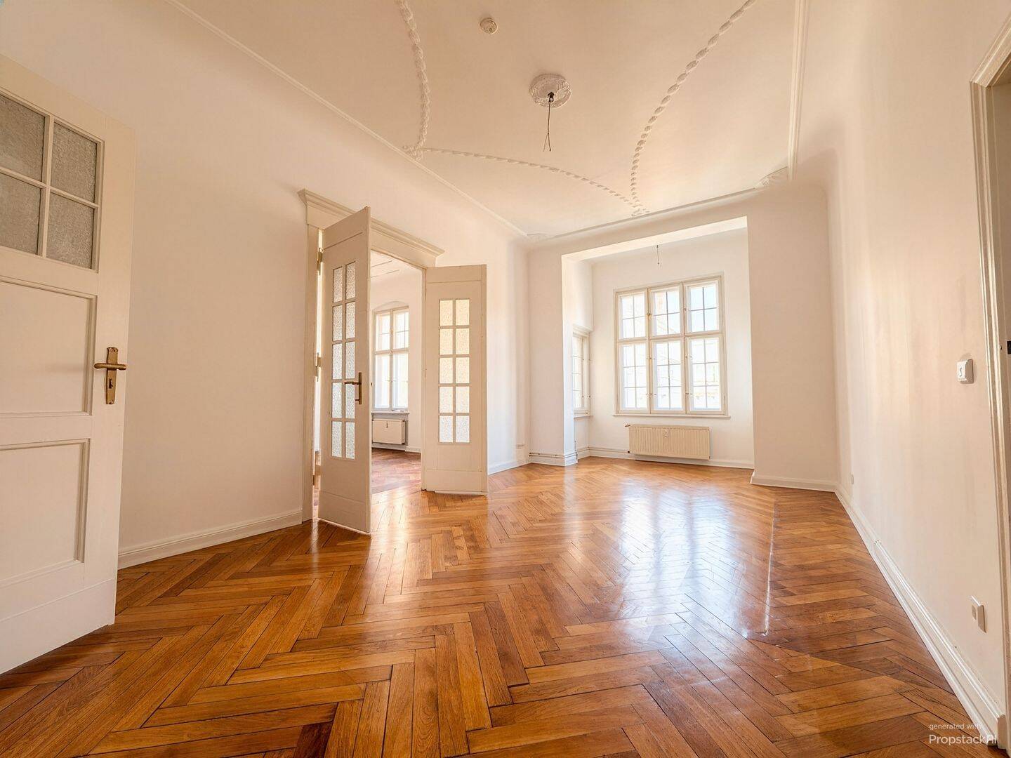 Berliner Altbaucharme: 3 Zimmer mit Balkon in 14050 Berlin, 14050 Berlin (Charlottenburg-Wilmersdorf)