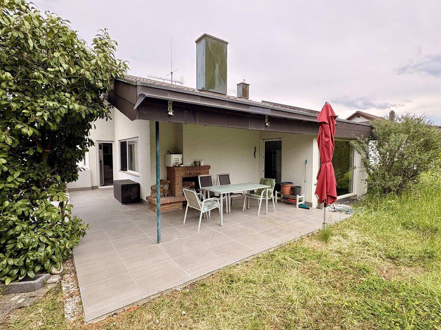 Von privat: Ruhiges Einfamilienhaus mit Einliegerwohnung und unverbaubarem Blick ins Grüne, 71706 Markgröningen