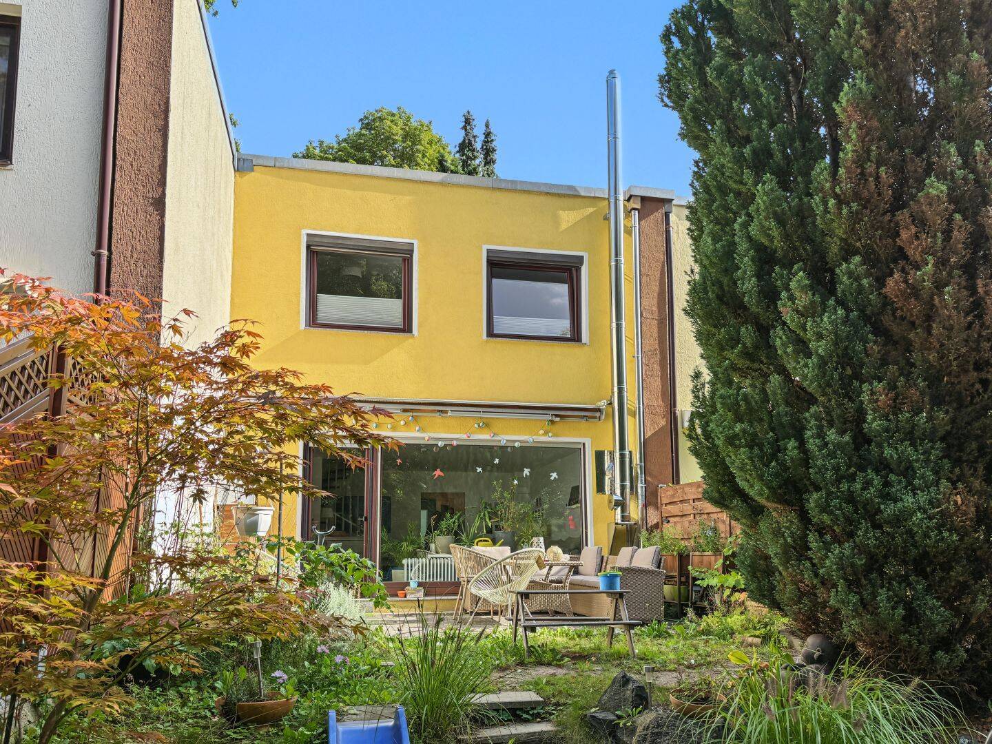 Waldblick: Gepflegtes Reihenmittelhaus mit zusätzlichem Raum im Keller und Garage in Berlin-Frohnau, 13465 Berlin (Reinickendorf Frohnau Mühlenbecker Land Hermsdorf)