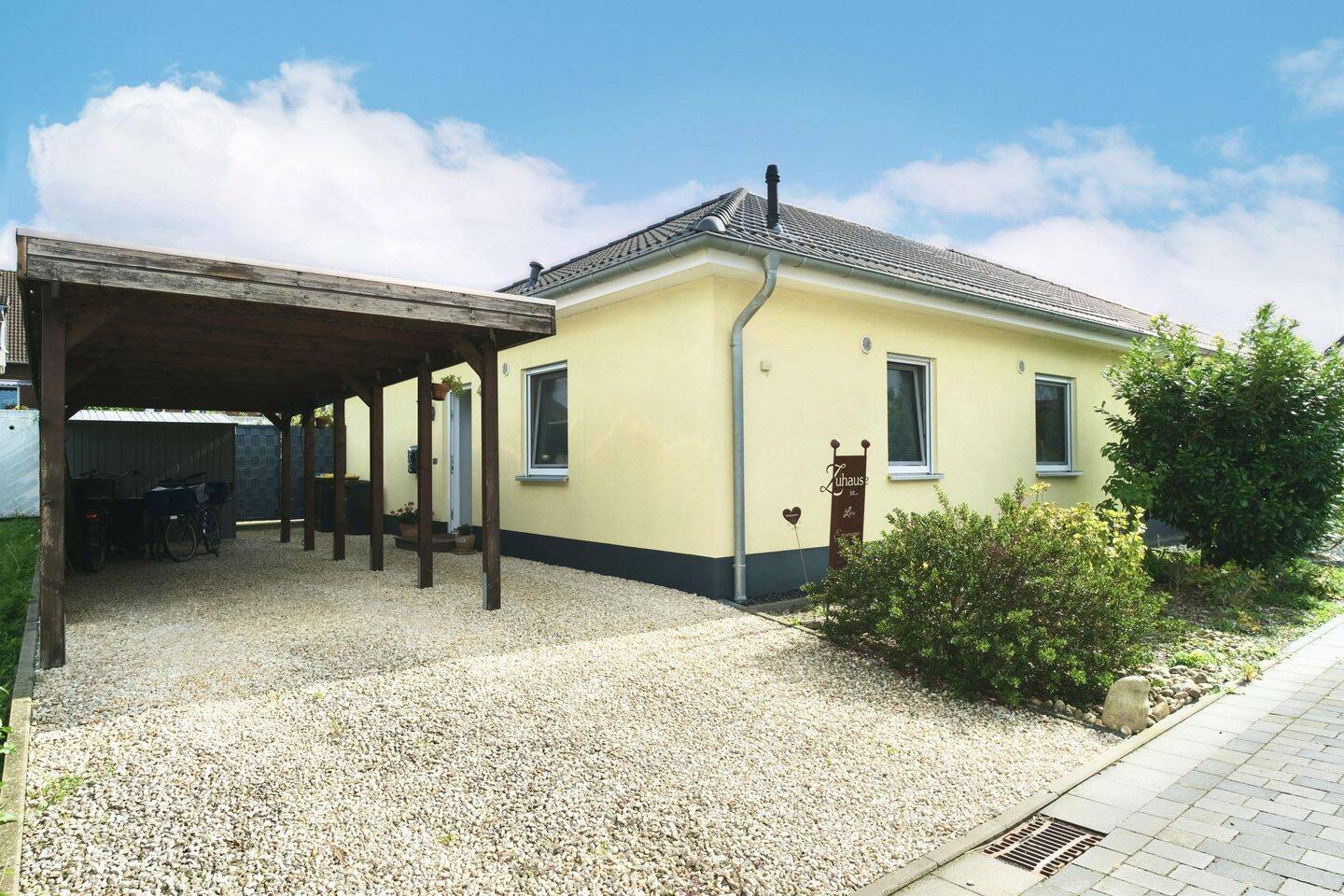 Ebenerdiges Wohnen mit Wohlfühlfaktor – moderner Bungalow mit Garten und Carport, 50129 Bergheim
