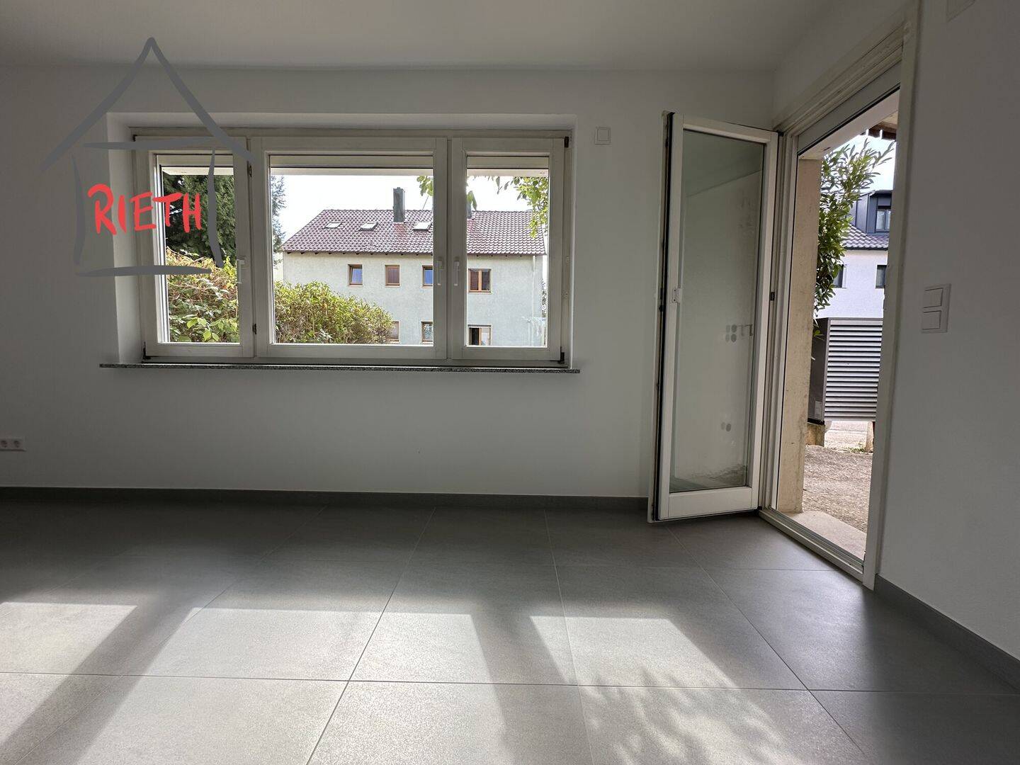 * Ruhig, frisch saniert und mit Einzelgarage *, 74385 Pleidelsheim