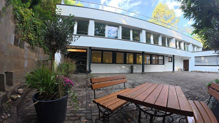 Außergewöhnliche Fläche am Fuß der Schwarzen Berge – komplett saniert, Erstbezug, 21224 Rosengarten