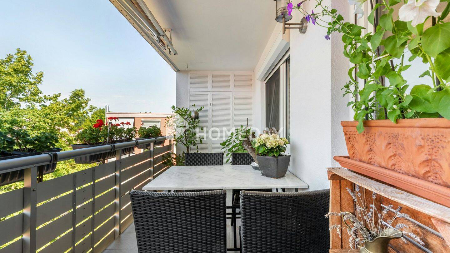 Ankommen und Wohlfühlen: Gepflegtes Zuhause mit Loggia in begehrter Lage, 88250 Weingarten