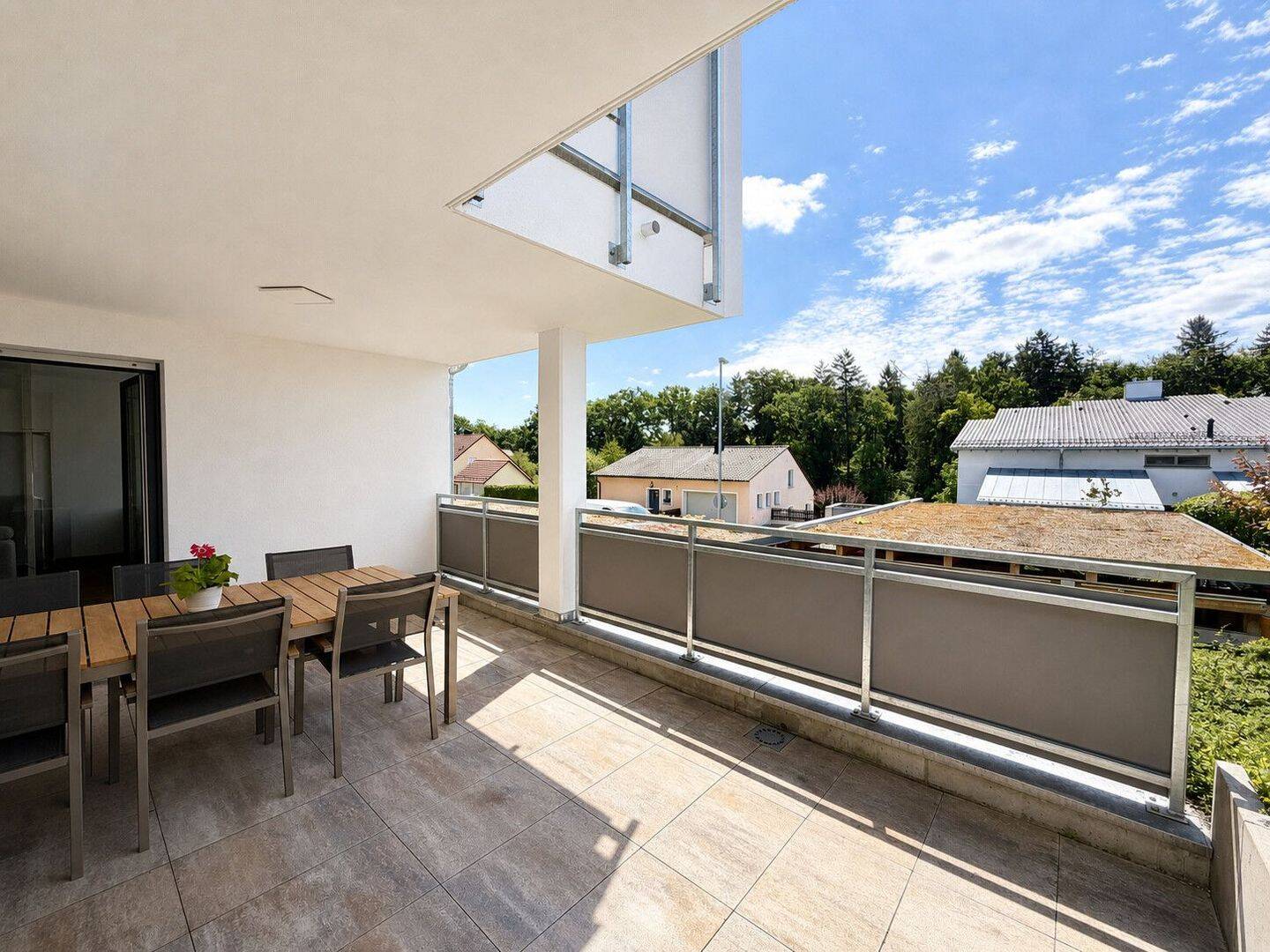 Neuwertige Eigentumswohnung mit großzügigem Süd-Balkon und herrlichem Weitblick, 93138 Lappersdorf