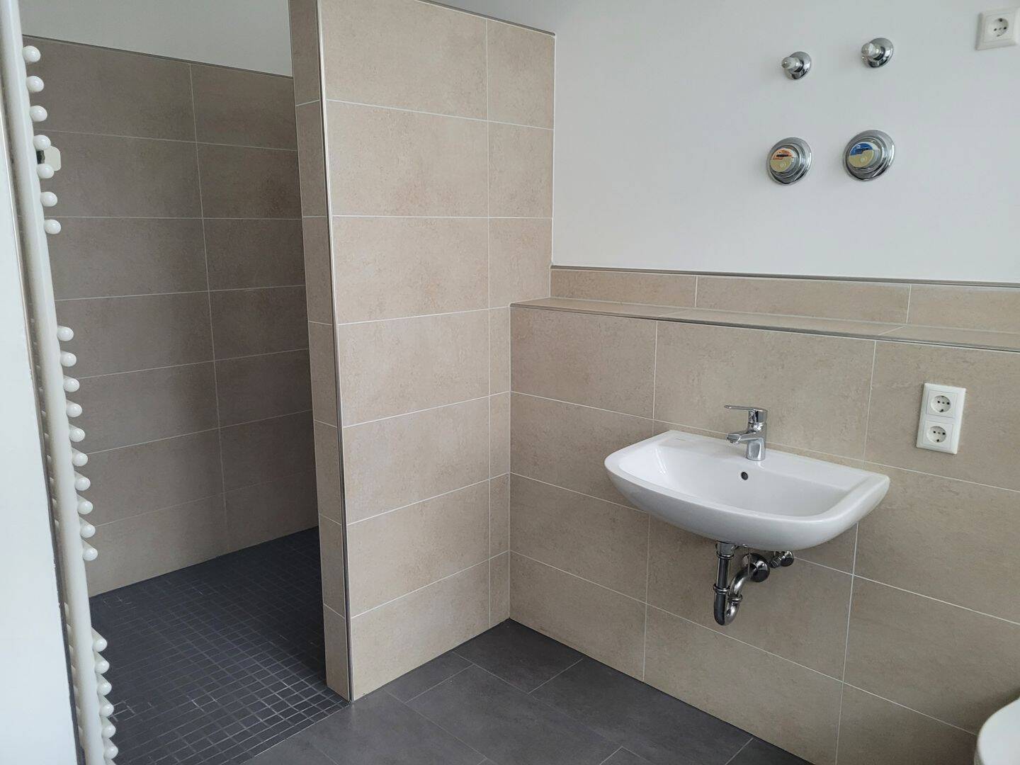 Moderne, sanierte 2- Zimmer- Wohnung mit Esszimmer/Fahrstuhl vorhanden, 98646 Hildburghausen