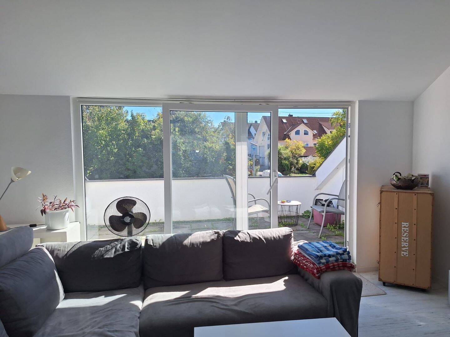Lichtdurchflutete Dachgeschosswohnung mit hoher Decke, 72138 Kirchentellinsfurt