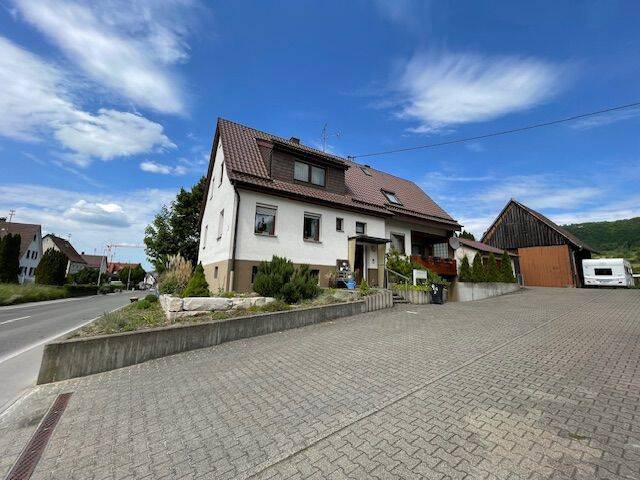 Sofort frei! Gepflegtes Ein- bis Zweifam.-Haus mit 529 m² Grundstück, 160 m² Wohnfl. u. Doppelgarage in sonniger Ortsrandlage!, 73252 Lenningen