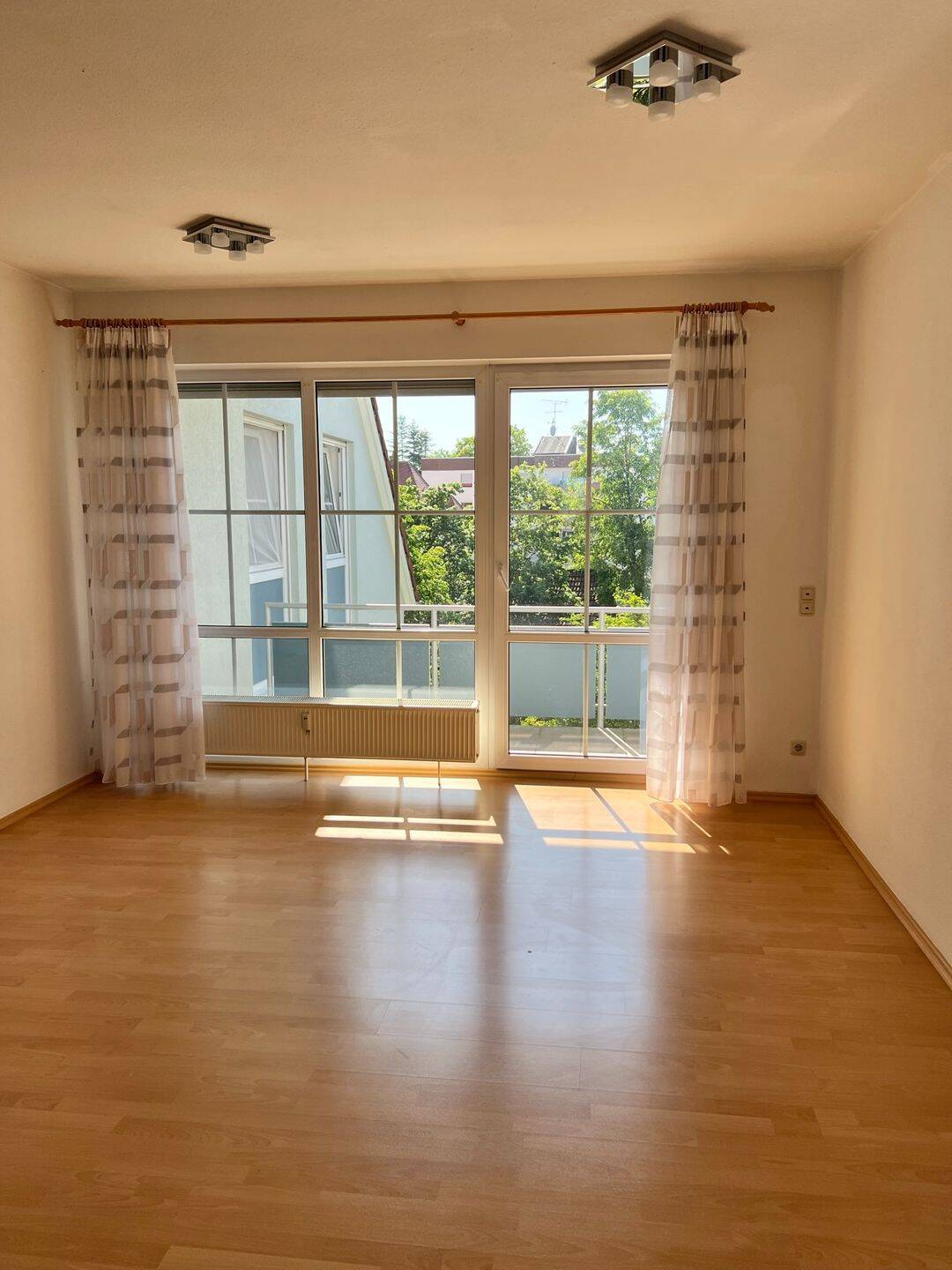 2-Zi.-Whg. ca.58m² Wfl im DG, mit Keller u. TG-Stellplatz zentral in 86641 Rain ab 01.10. zur Miete!, 86641 Rain