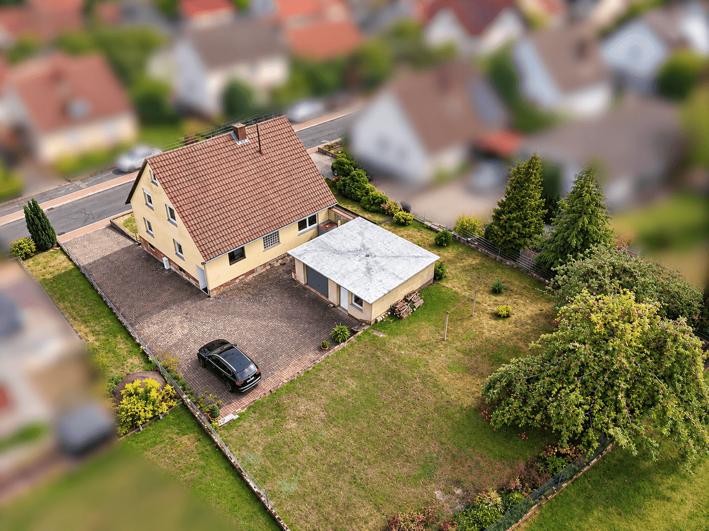 Ankommen. Wohlfühlen. Bleiben. – Einfamilienhaus mit viel Platz, Garten und Garage in Schollbrunn, 97852 Schollbrunn