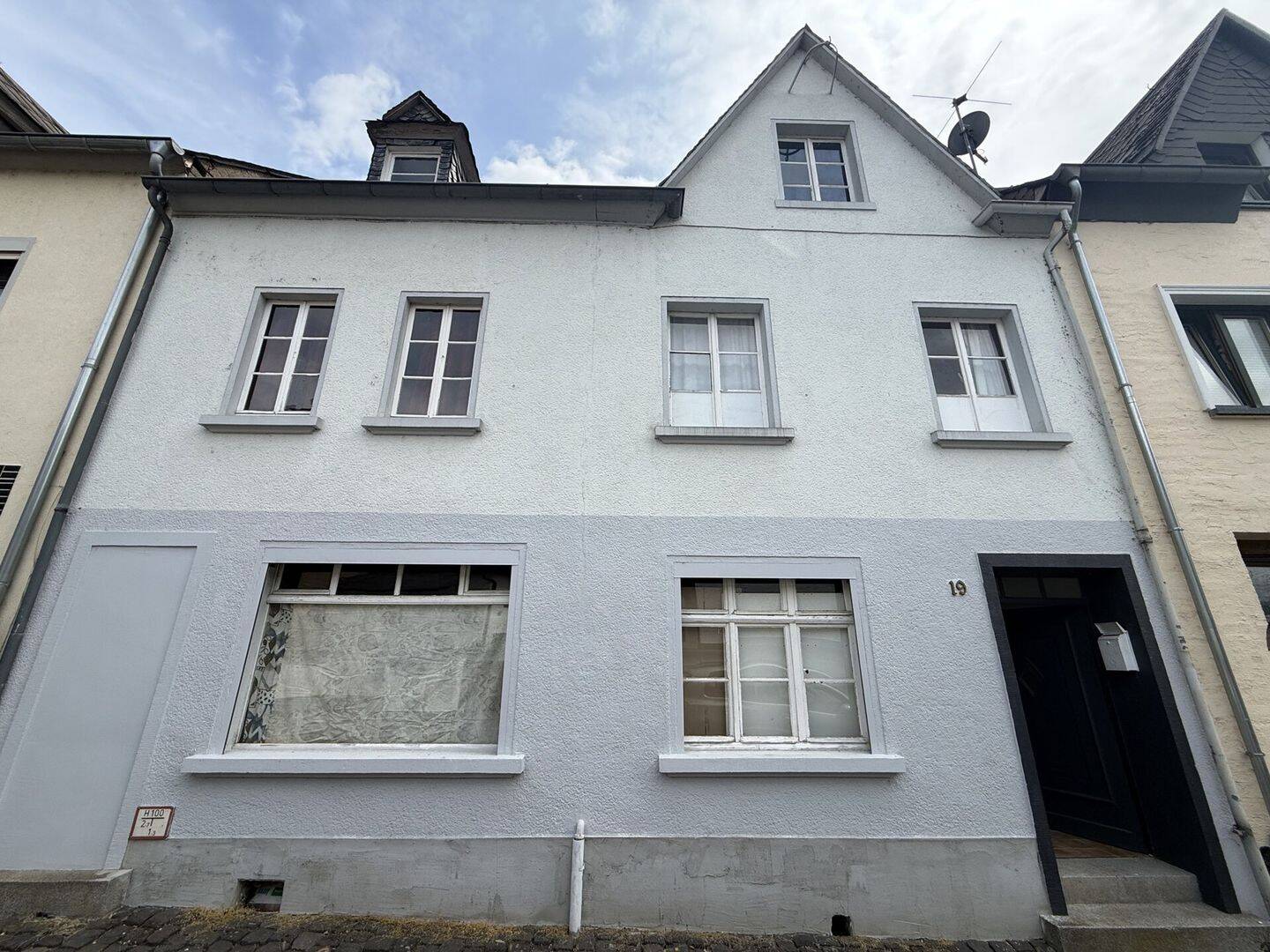 Haus im Weinort Senheim (Mosel): ca. 130 m², zwei Etagen, Dachgeschoss als Ausbaureserve, 56820 Senheim