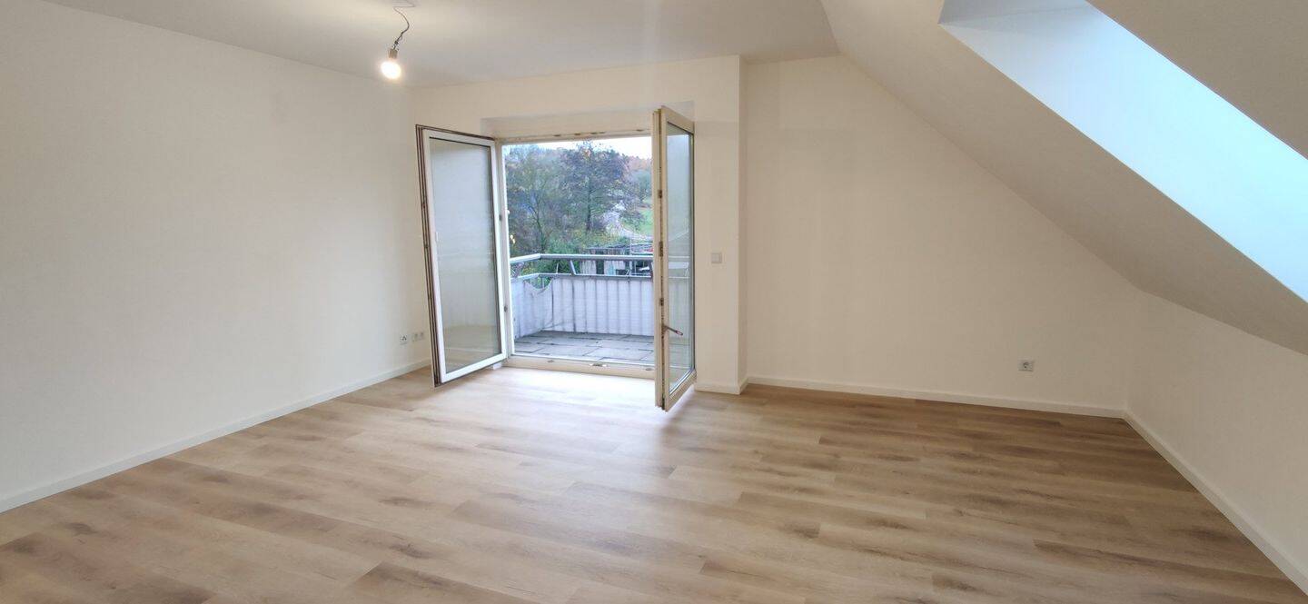 Modernisierte 2-Zimmer Wohnung im 2. OG mit EBK, Balkon, KFZ-Stellplatz und Kellerabteil, 91589 Aurach