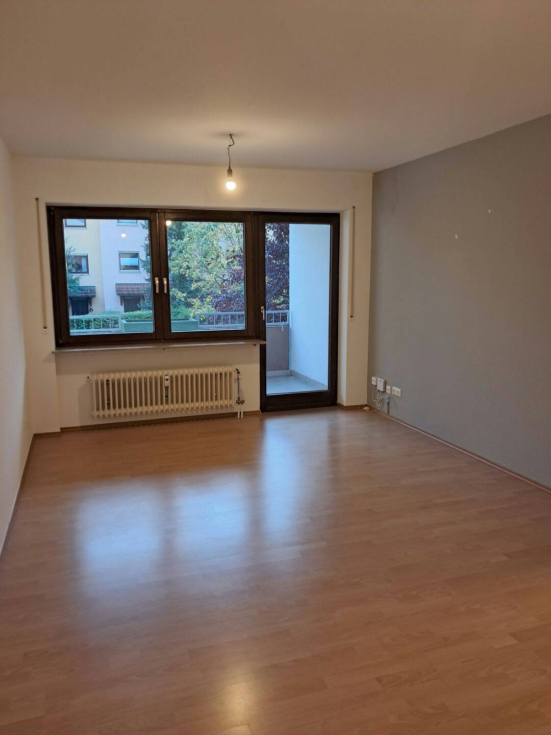 gepflegte 2-Zimmerwohnung mit Balkon und EBK in ER-Büchenbach, 91056 Erlangen