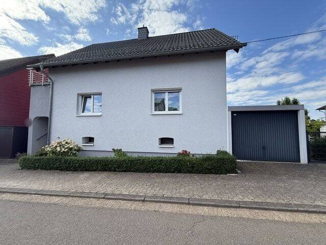 Modernisiertes Wohnhaus mit ca. 120 m² Wohnfläche, Garage und Gartenblick ins Grüne, 66822 Lebach