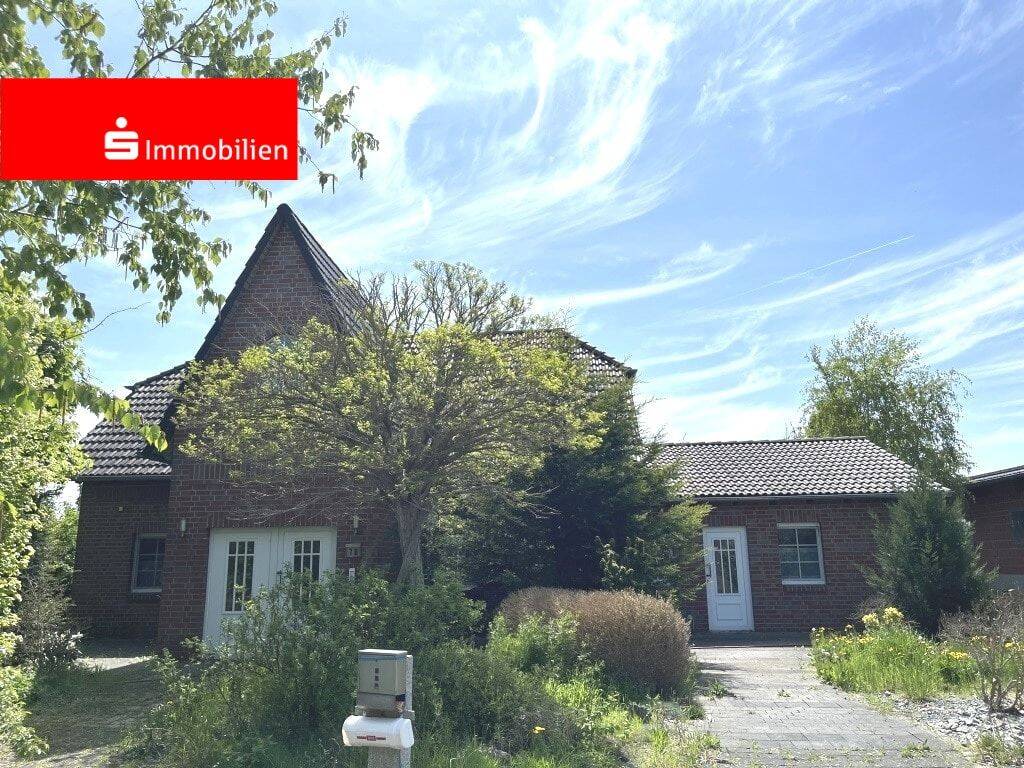 Jetzt oder Nie! Modernes Wohnhaus mit Appartement, Reitanlagen und großzügigem Grundstück!, 34582 Borken (Hessen)