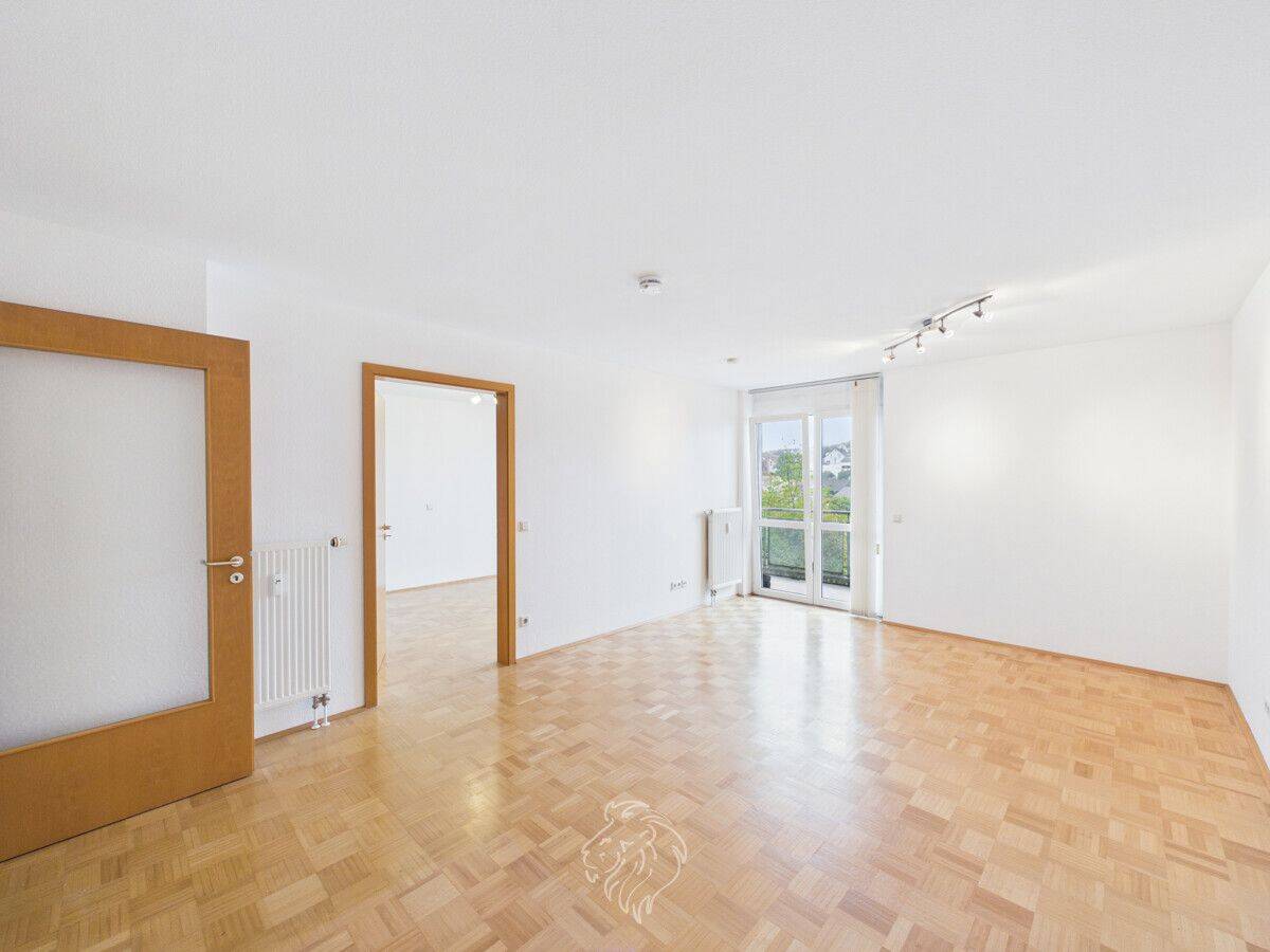 Helle, barrierefreie 3-Zimmer-Wohnung mit Aufzug, Balkon und Weitblick in Höchberg, 97204 Höchberg