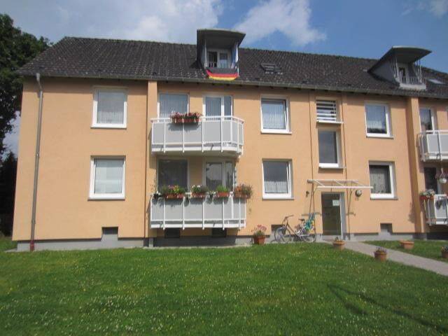 bezugsfgertige 2-Zimmer-Wohnung mit Balkon – auf Wunsch mit Einbauküche, 47279 Duisburg