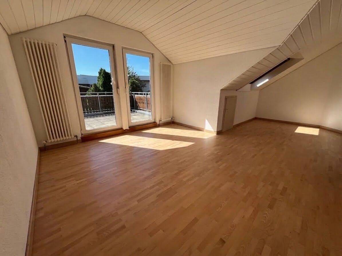 Viel Platz: 5,5 Zimmer mit Dachterrasse, Terrasse und kleinem Garten, 74363 Güglingen