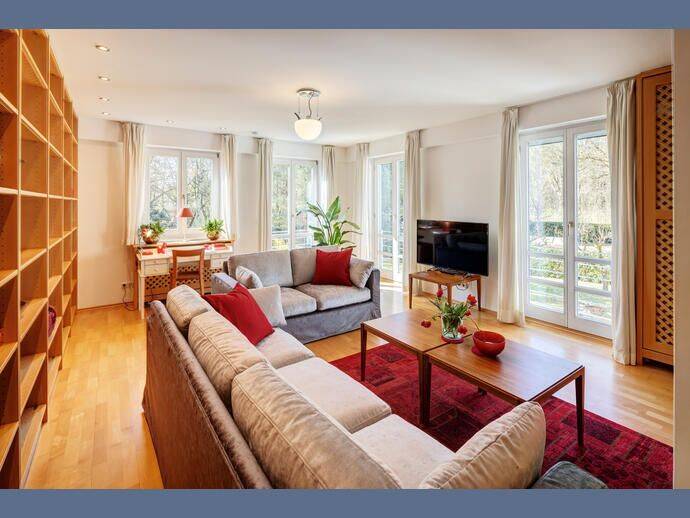 Möbliert: Großzügige, helle 2-Zimmer Wohnung mit Blick ins Grüne, 81549 München (Obergiesing Ramersdorf-Perlach Untergiesing-Harlaching)