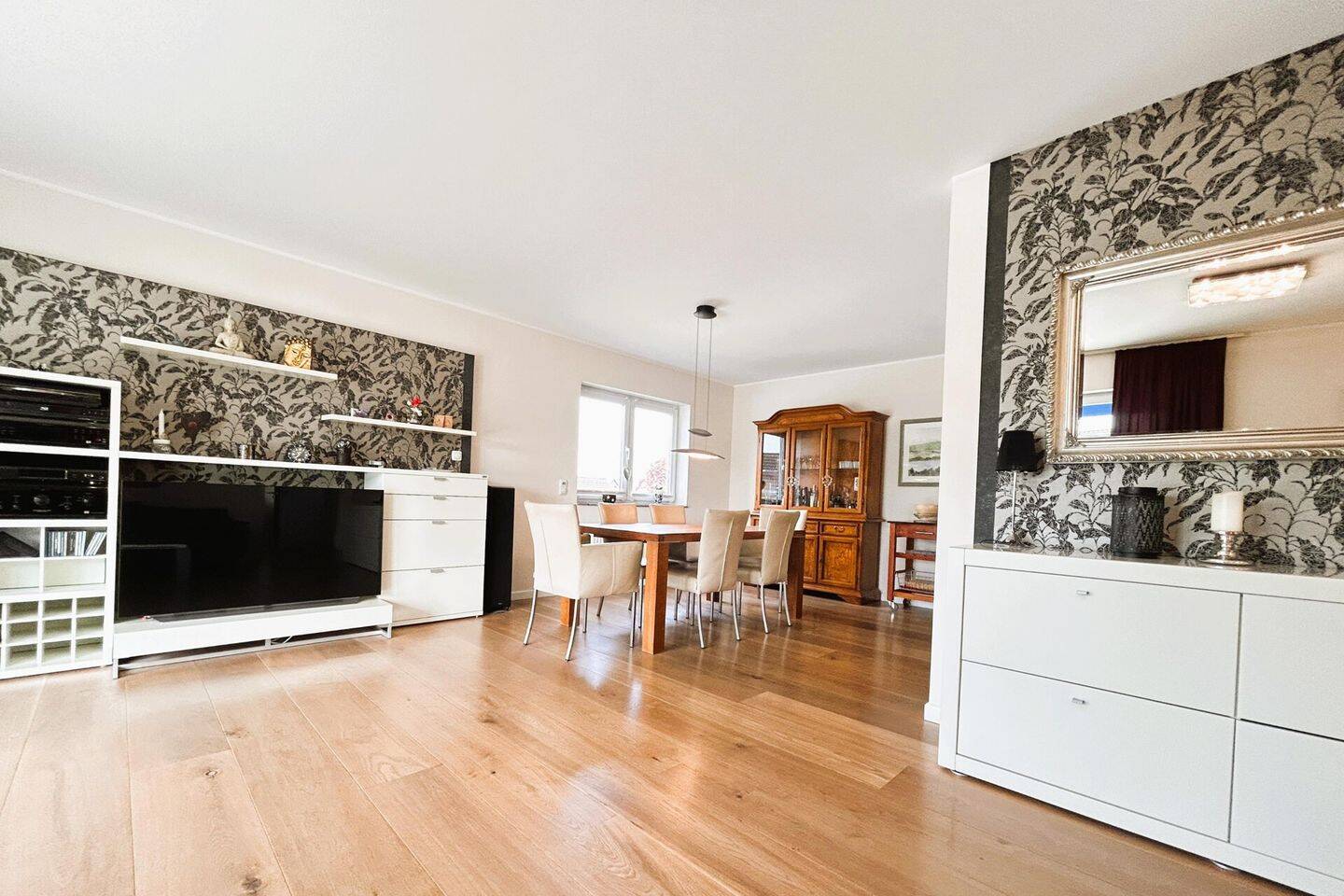 Hausgefühl! Zwei Wohnebenen, ein Zuhause! Flexibel gemeinsam oder separat nutzbar! Sonnenterrasse!, 40668 Meerbusch