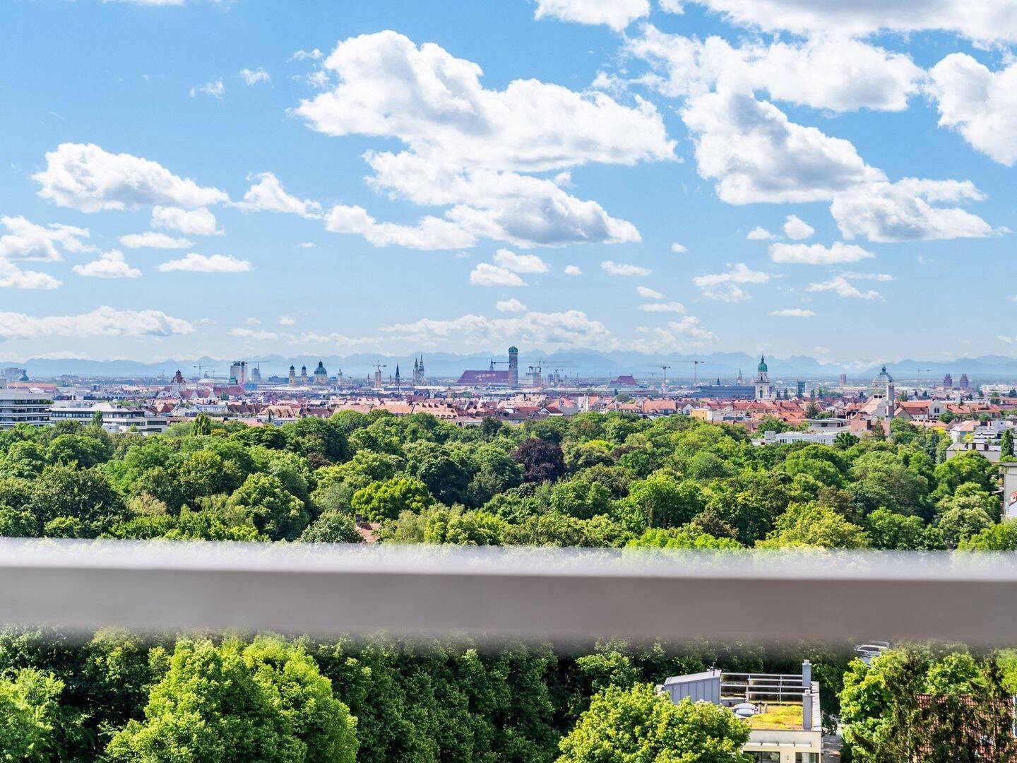 Münchner Skyline plus Alpenpanorama: 3-Zimmertraum barrierefrei, 80804 München (Schwabing-Freimann Schwabing-West)