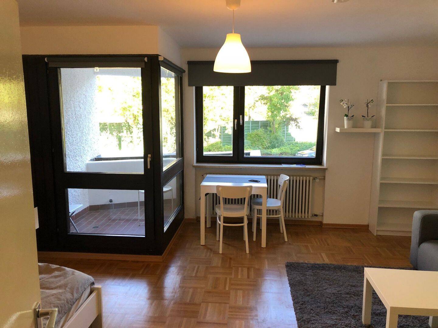***Großzügiges Apartment, mit Balkon und Stellplatz, voll ausgestattet im Westen Regensburgs***, 93049 Regensburg (Großprüfening-Dechbetten-Königswiesen Innenstadt Westenviertel)