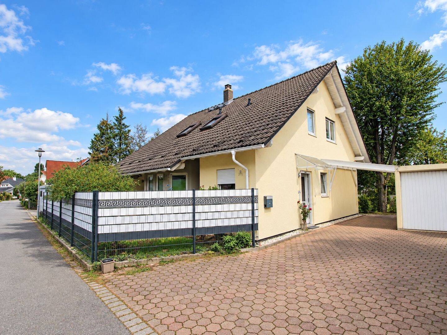Tolles 1-2 Familienhaus mit 3. Wohnung im Keller in ruhiger Seitenstraße in Wiesloch Baiertal zu verkaufen, 69168 Wiesloch