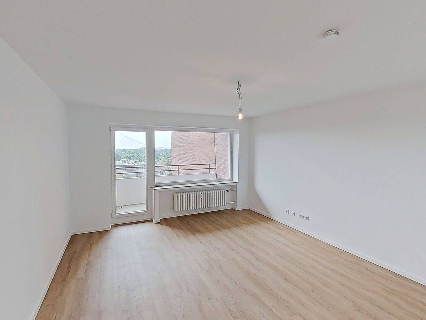 Große 4-Zi.-Whg. mit BALKON und Wannenbad in Lübeck-Buntekuh, 23558 Lübeck (Buntekuh Sankt Lorenz Nord Sankt Lorenz Süd)