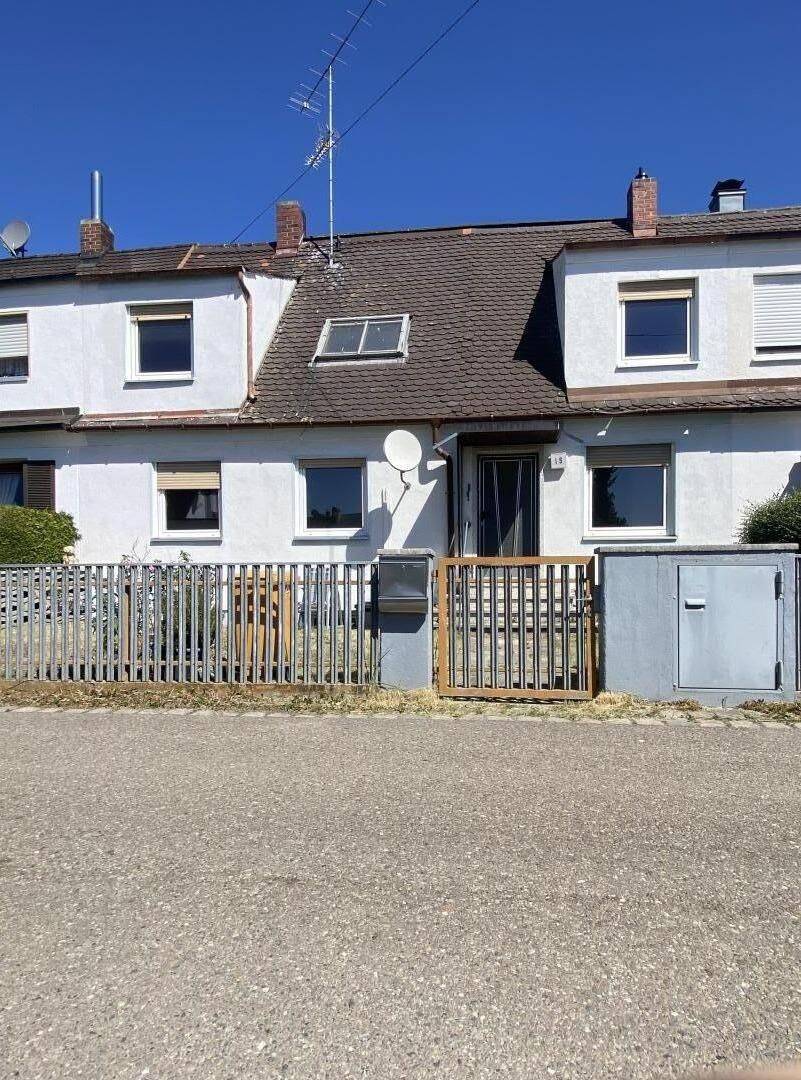 Haus mit viel Entwicklungspotenzial und Doppelgarage in ruhiger Lage von Augsburg-Hammerschmiede, 86169 Augsburg (Firnhaberau Hammerschmiede Lechhausen)
