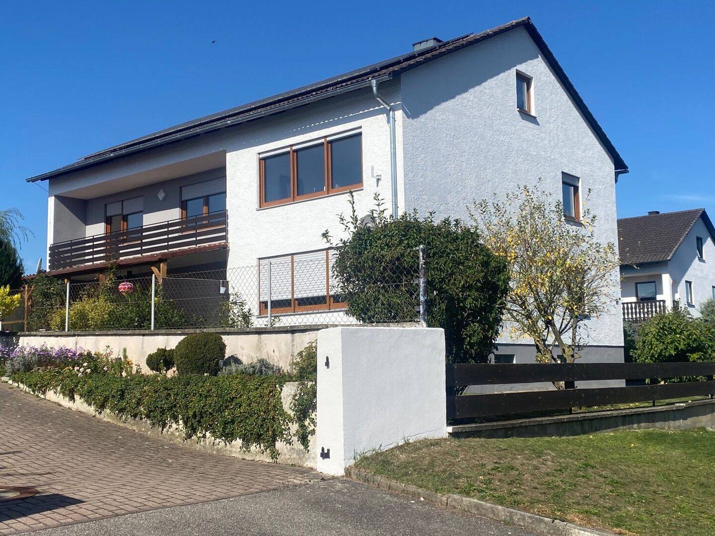 Gut geschnittene 4-Zimmer-Wohnung mit Balkon und Gartenanteil in Oberfecking (Saal an der Donau), 93342 Saal a.d. Donau (Saal)