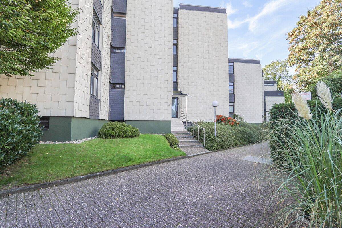 Attraktive und gepflegte 3-Zimmer-Wohnung mit Loggia,  Aufzug und Tiefgarage in Kleinenbroich, 41352 Korschenbroich