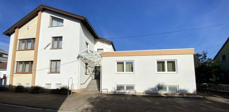 Großzügiges Wohnhaus mit 8 Zimmer, 2 Bädern, Balkon und Garage in ruhiger, sonniger Lage von Losheim am See!, 66679 Losheim am See