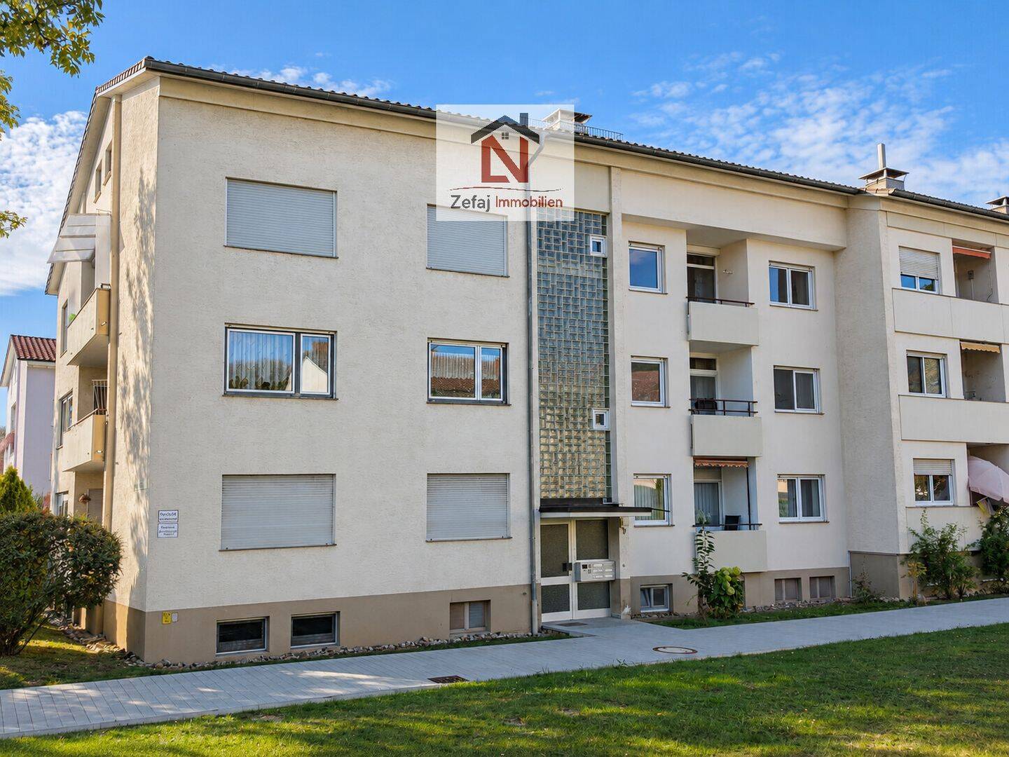 4-Zimmer-Wohnung mit großen Bühnen- und Kellerräumen und Einzelgarage in Sindelfingen-Eichholz, 71067 Sindelfingen