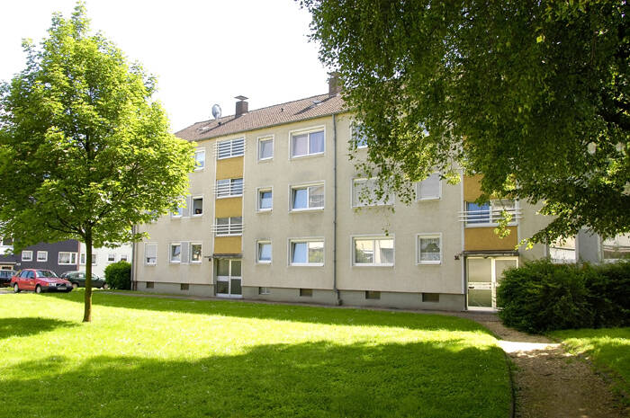 So schön im Erdgeschoss – tolle 3-Zimmerwohnung mit Laminatboden, 47228 Duisburg (Bergheim Friemersheim Hochemmerich Winkelhausen)