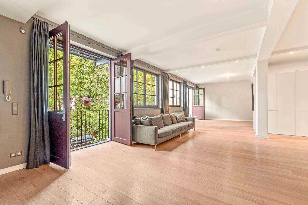 Loft mit Süd-West Balkon und Stellplatz – Direkt am Winterhuder Marktplatz, 22299 Hamburg (Hamburg-Nord Winterhude)