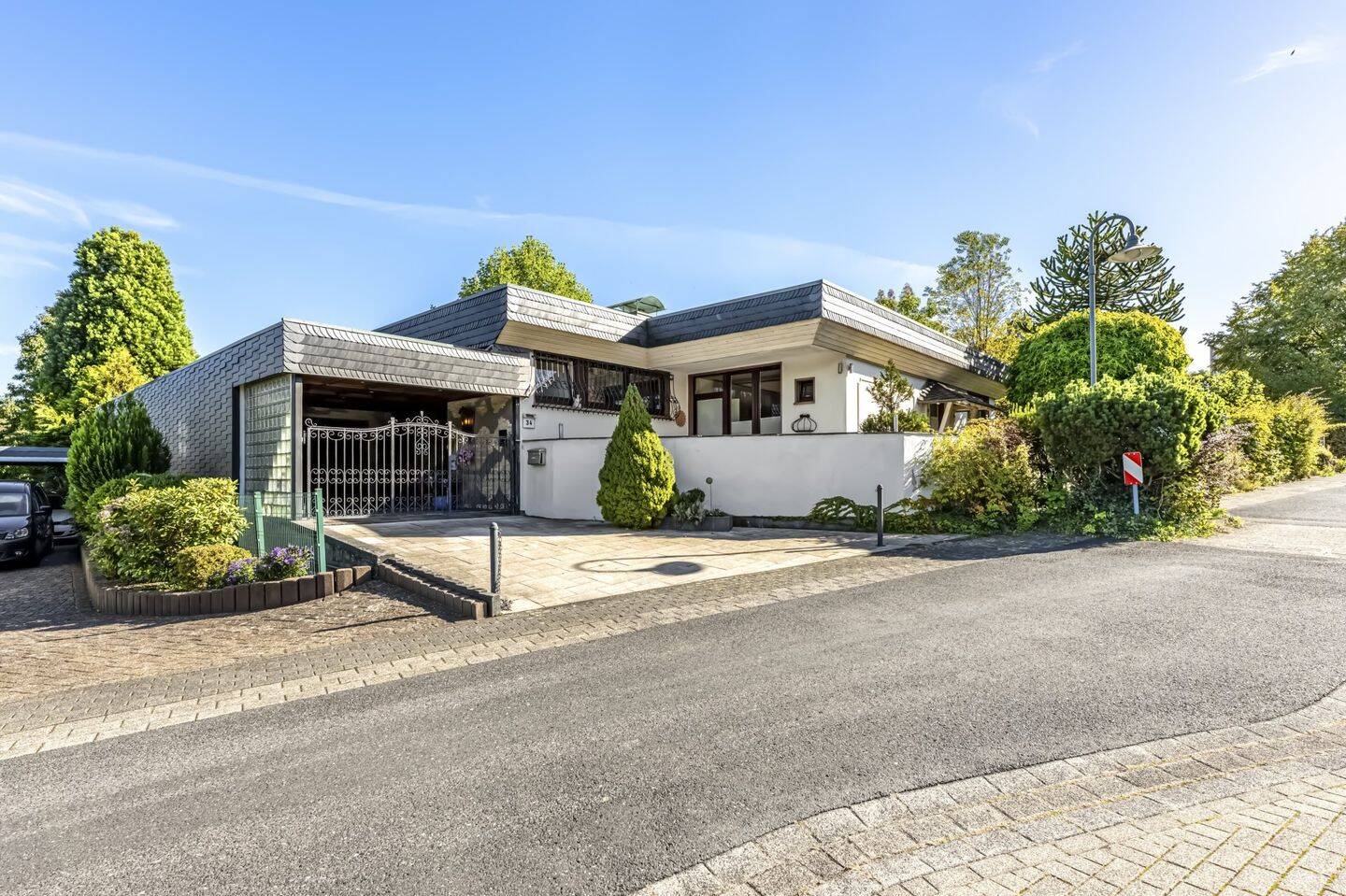 Außergewöhnlicher Bungalow auf über 2.000 m² Grundstück in Sackgassenlage, 42929 Wermelskirchen