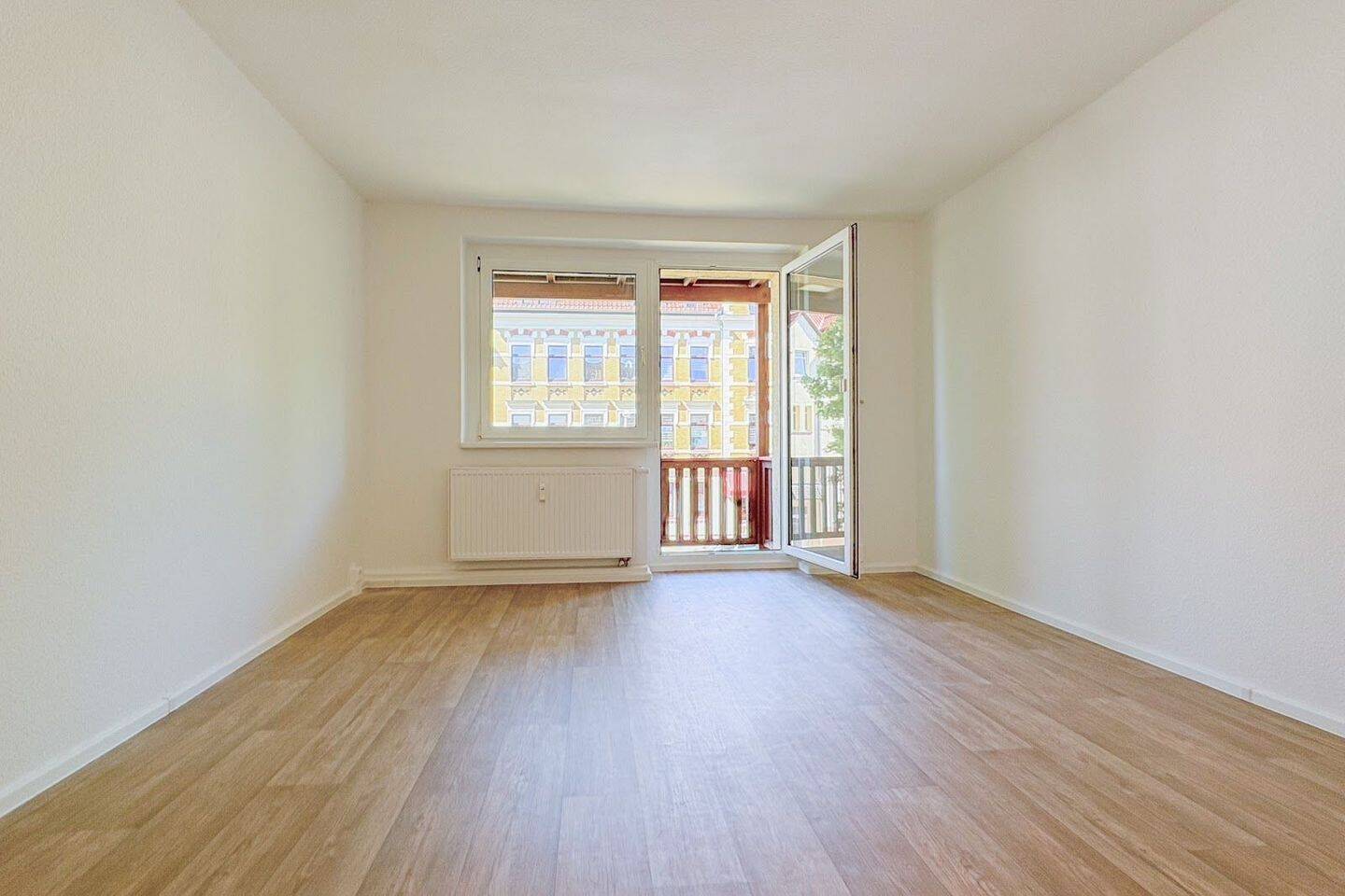 Jetzt 2 Monate warmmietfrei*: Frisch renovierte Familienwohnung mit Balkon und Tageslichtbad, 8371 Glauchau