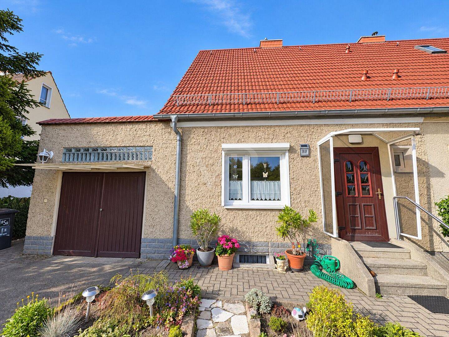 Ein Zuhause mit Geschichte – Doppelhaushälfte mit Wintergarten und Gartenidylle, 12683 Berlin (Marzahn-Hellersdorf Biesdorf Kleingartenanlage Biesenhorst 1)