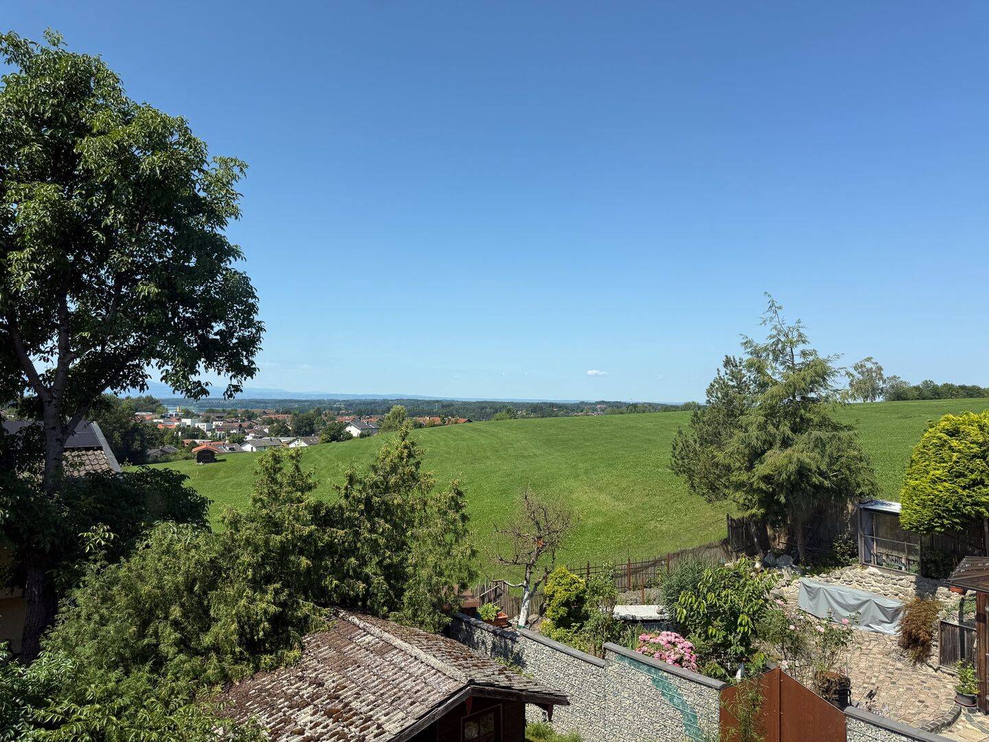Sonniges Hanggrundstück in Süd-/Westlage mit Altbestand und vielseitigem Entwicklungspotenzial, 83093 Bad Endorf