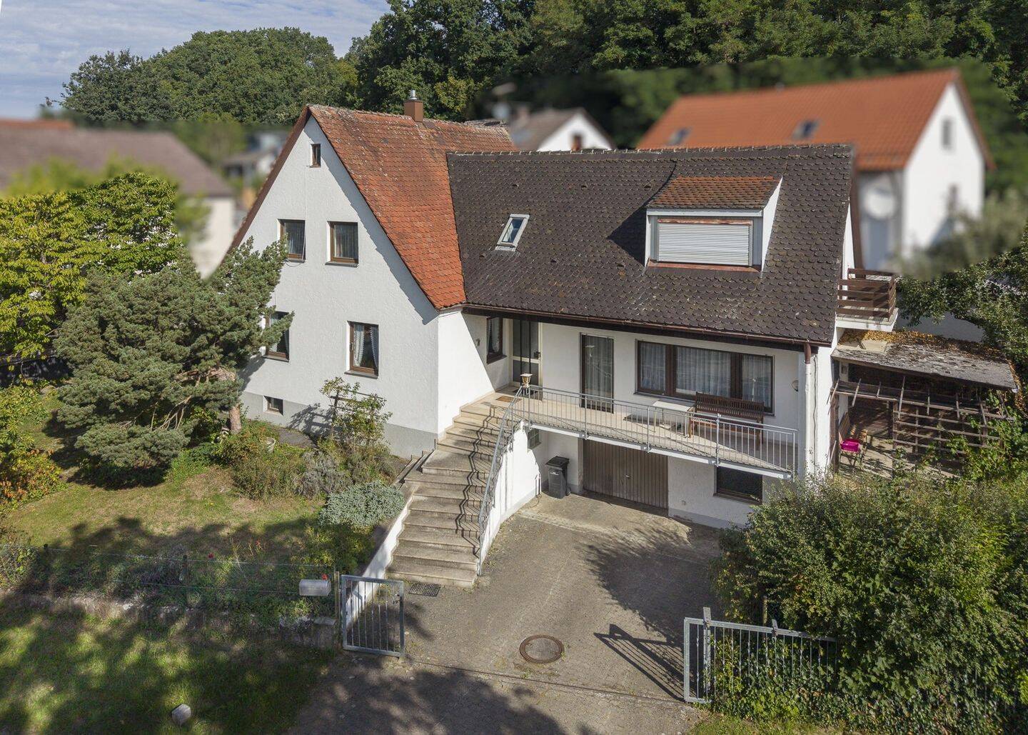 Einfamilienhaus mit zwei Garagen in Freising Vötting, 85354 Freising