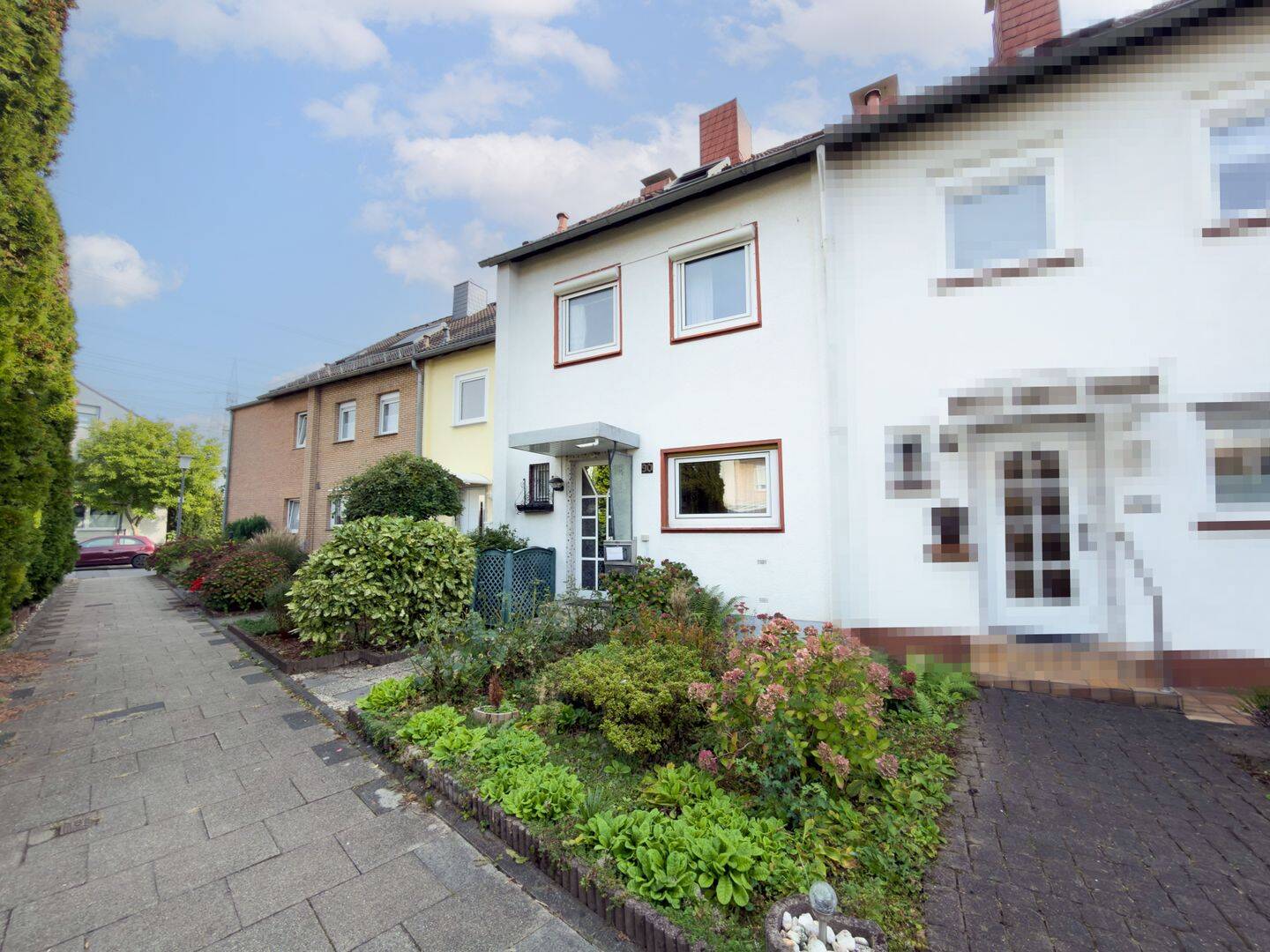 Reihenmittelhaus mit Garten in Leverkusen Rheindorf, 51371 Leverkusen (Bürrig Hitdorf Rheindorf)