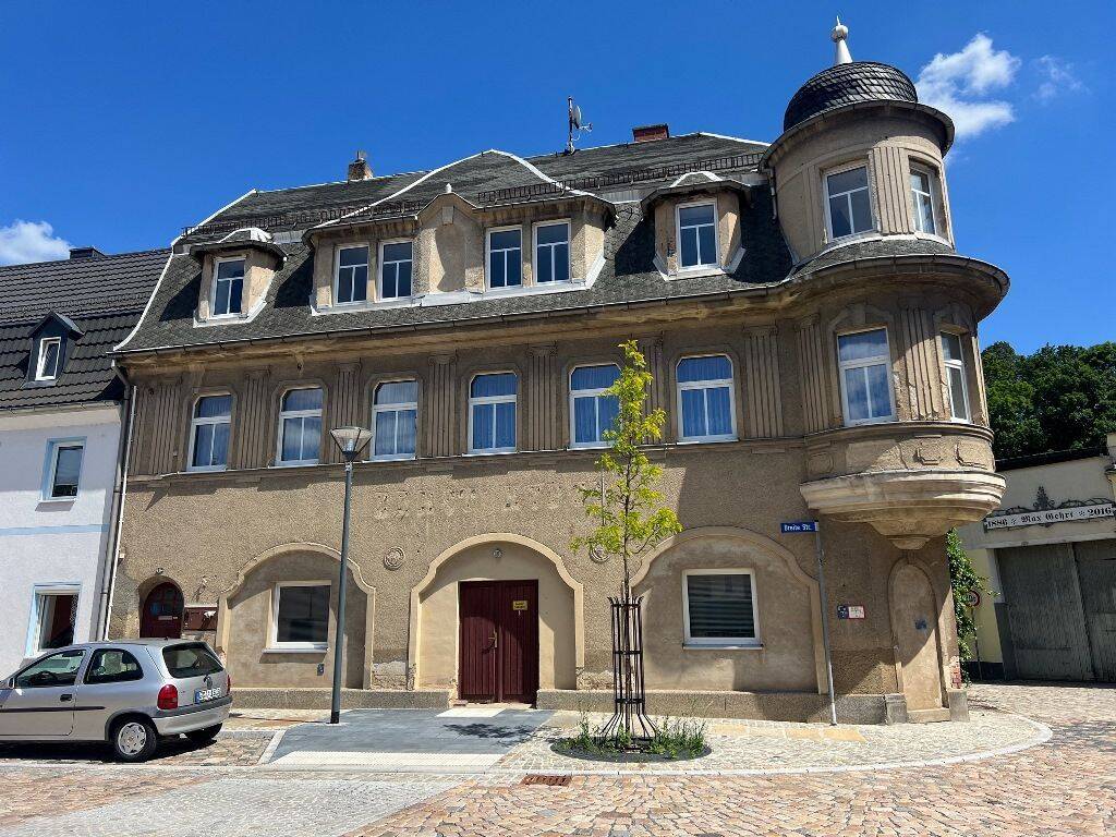 Wohn-/Geschäftshaus und Geschäftsraumanbau mit Sanierungsbedarf, 8371 Glauchau