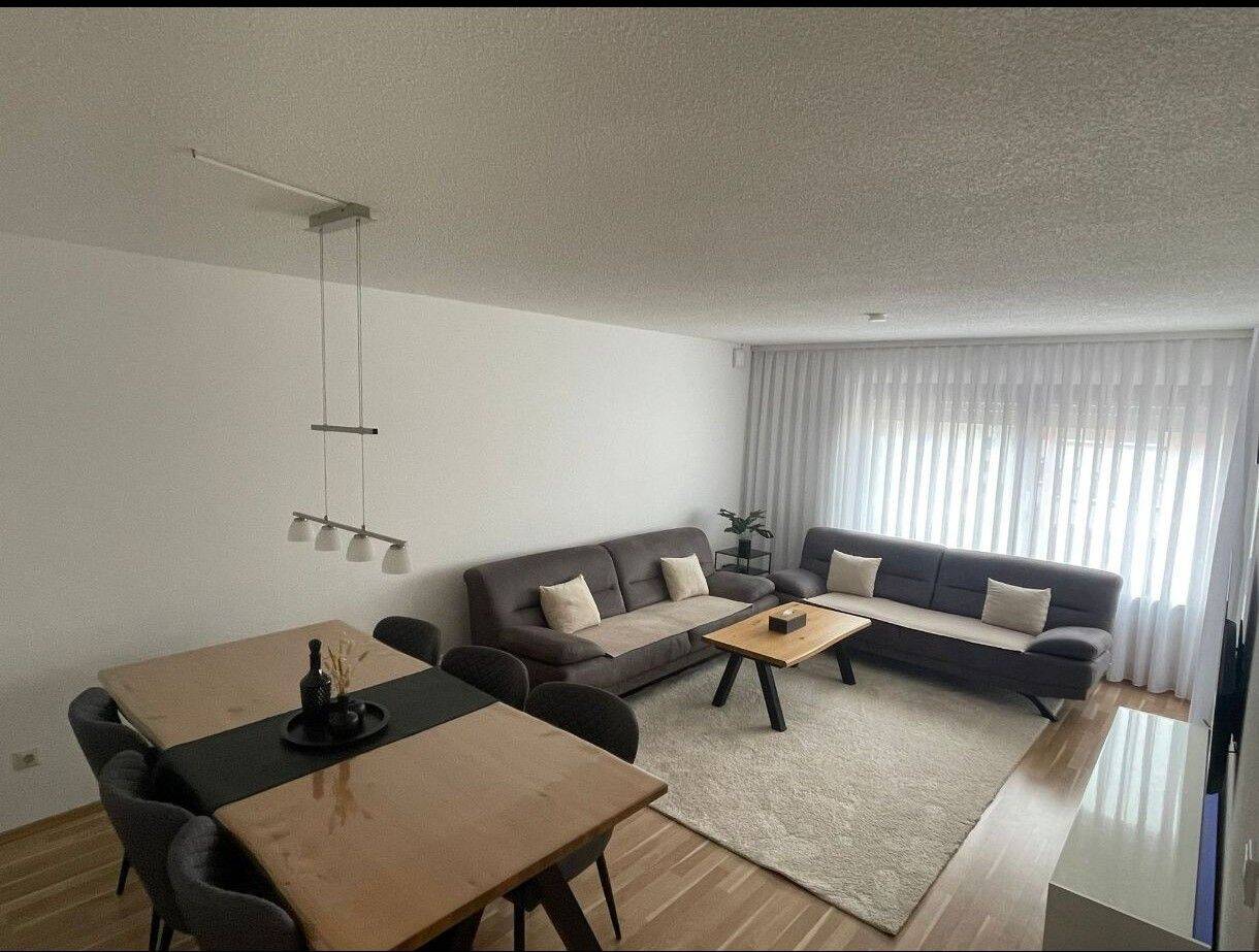 Modernisierte 2,5-Zimmer-Wohnung mit Loggia, Einbauküche & Stellplatz in Waldshut-Tiengen, 79761 Waldshut-Tiengen