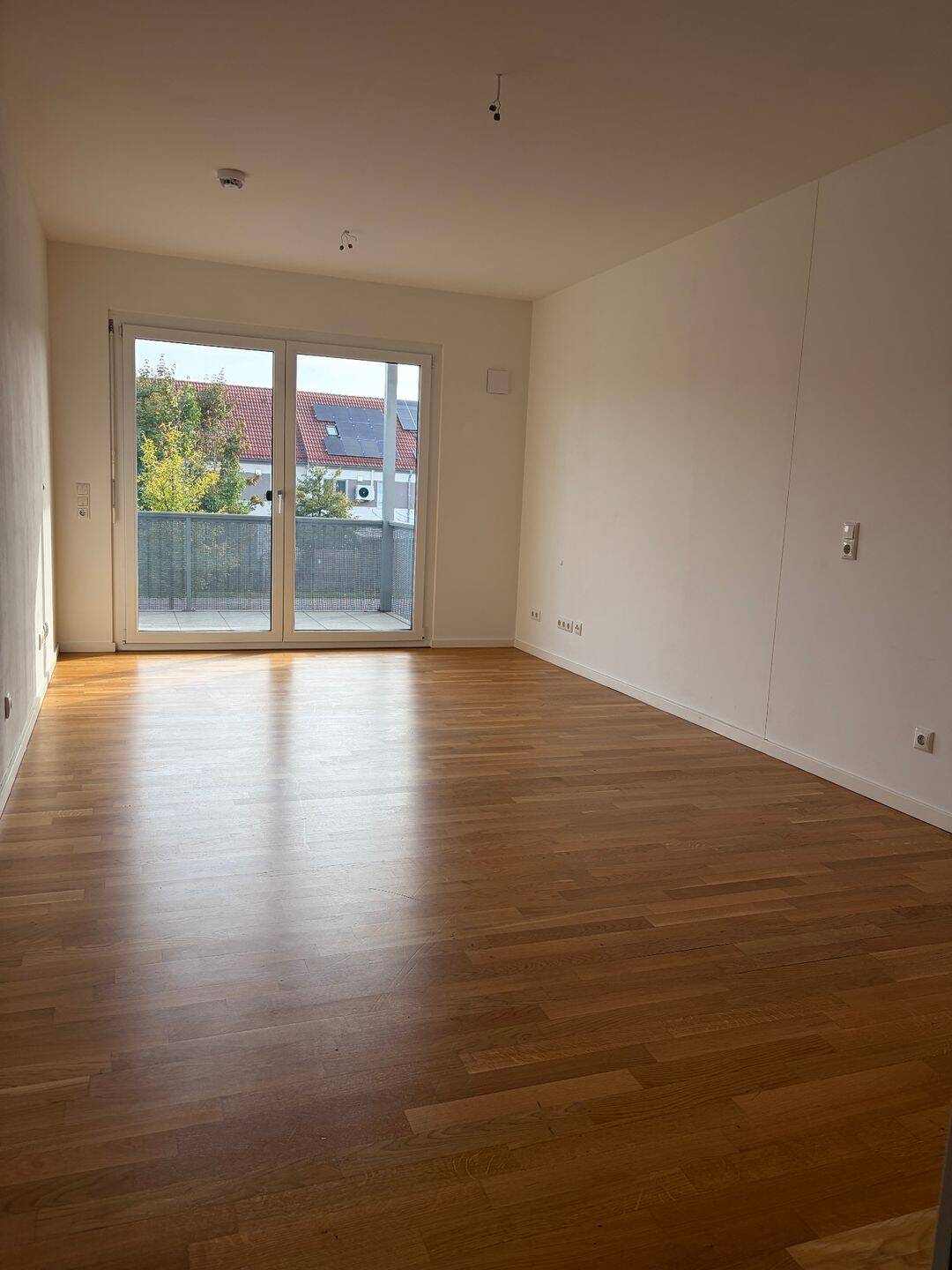 Helle Wohnung mit Balkon kurzfristig verfügbar, 85077 Manching
