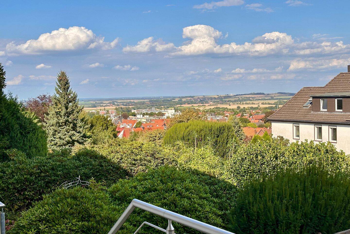 Gepflegtes Reihenmittelhaus mit tollem Ausblick in ruhiger Lage von Alt-Barsinghausen, 30890 Barsinghausen