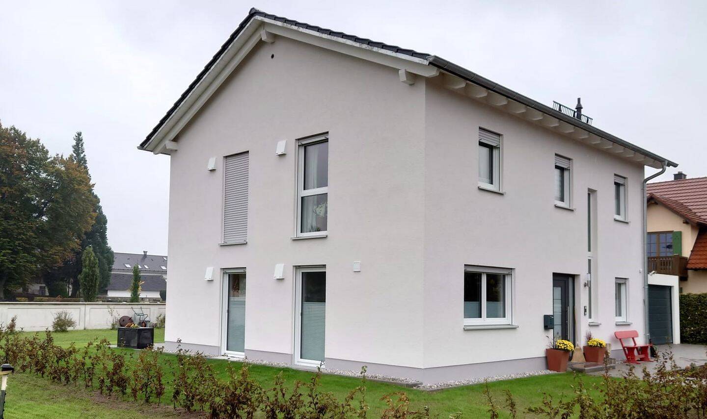 Modernes Einfamilienhaus mit schönem Garten in zentraler Lage, 86853 Langerringen