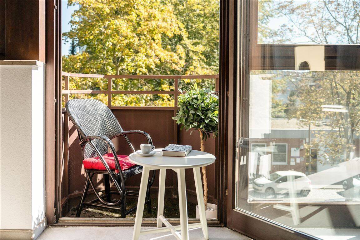 Helle kleine Wohnung mit Balkon in ruhiger und grüner Lage., 90765 Fürth