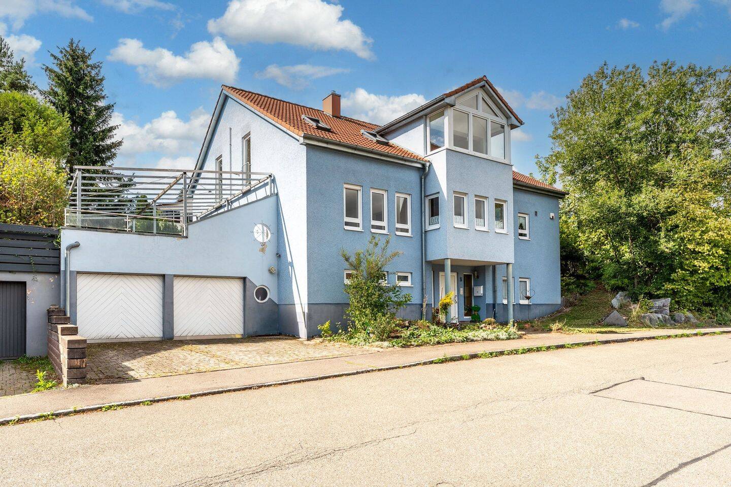 Großzügiges Einfamilienhaus mit Einliegerwohnung in VS-Mühlhausen, 78056 Villingen-Schwenningen