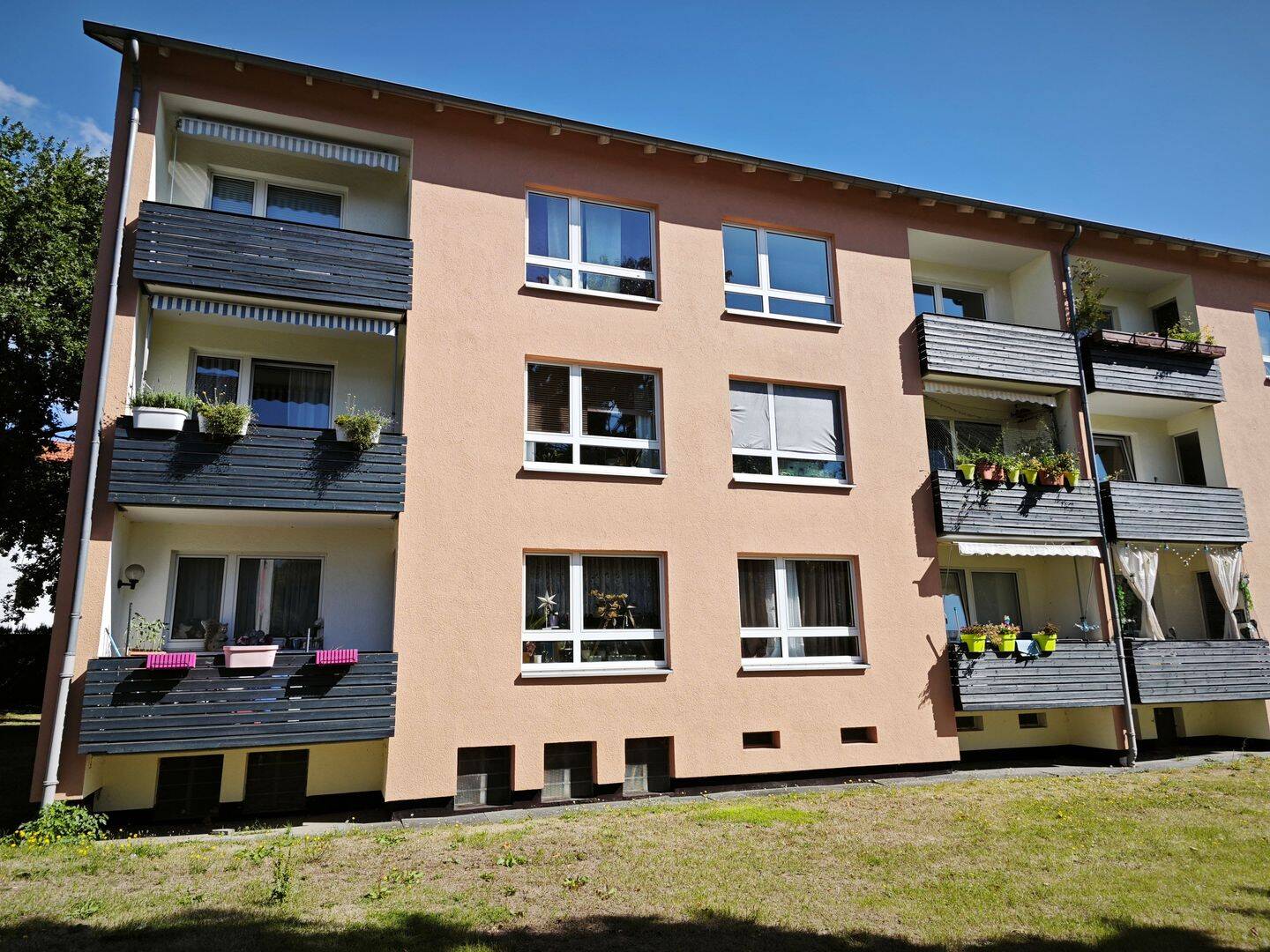 Zentral und ruhig gelegene 2-ZKB-Wohnung mit Balkon in Baunatal-Altenbauna, 34225 Baunatal